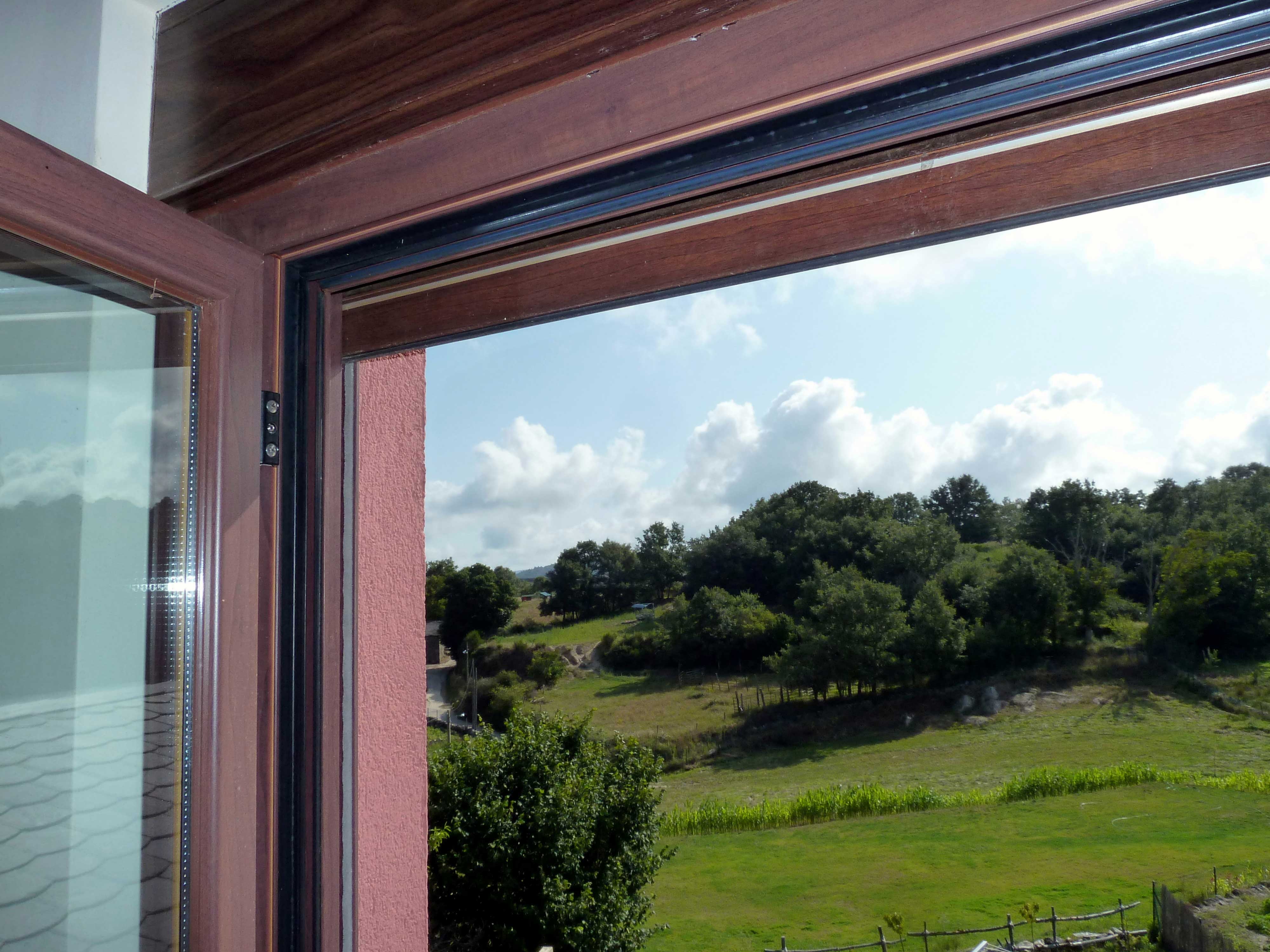 Casa de Campo Anduriña. Vista del prado desde la casa.